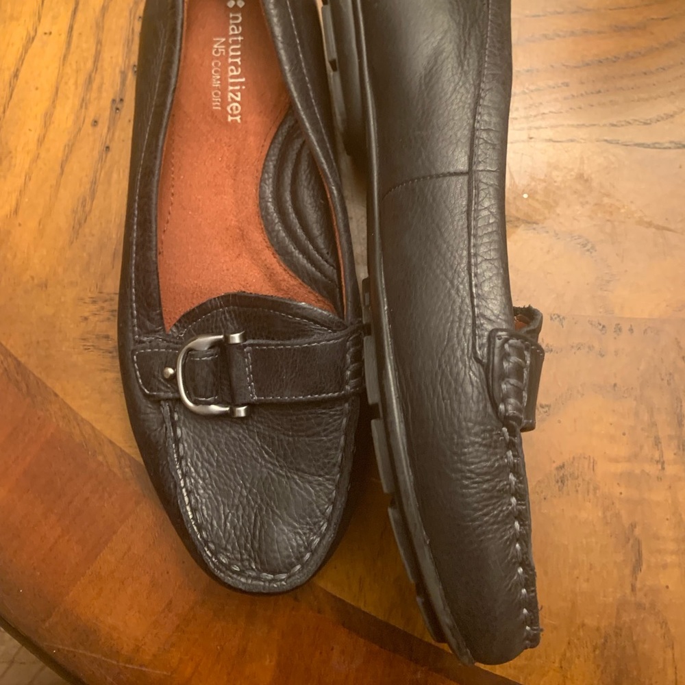 Naturalizer black leather Loafers